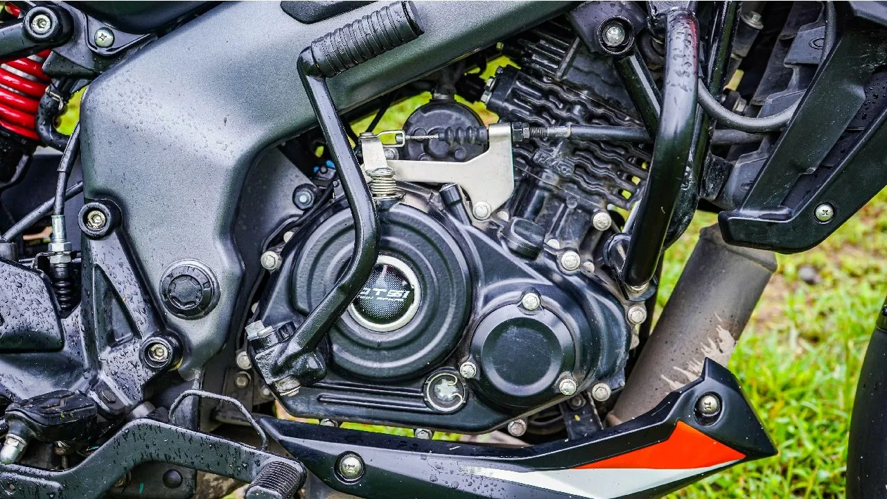 Bajaj-Pulsar-NS125-air-cooled-engine