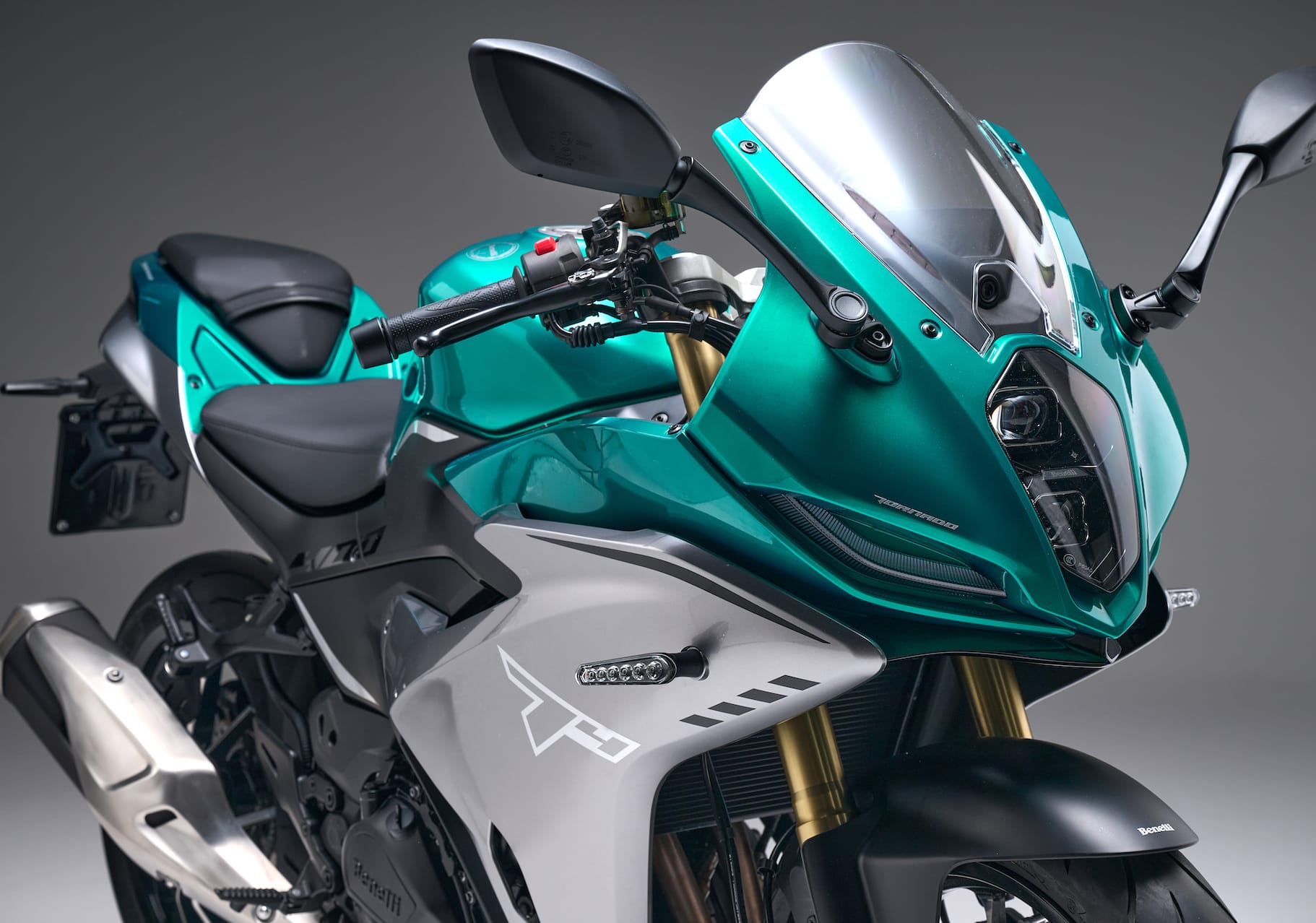 Benelli Tornado 400 Features
