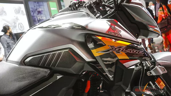 Honda-XBlade-Tank