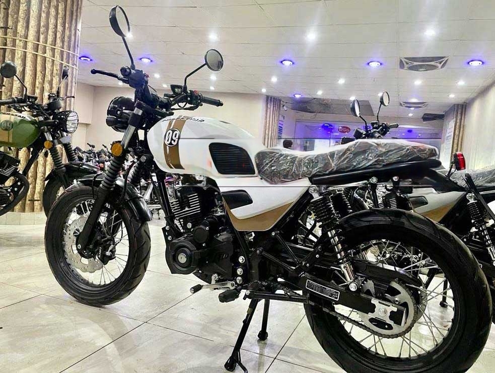 Super-Star-Falcon-150 Side Look
