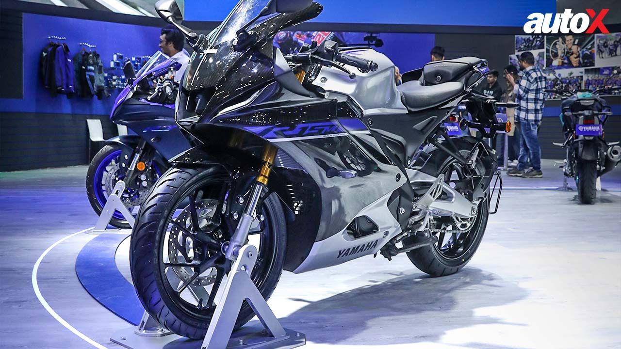 Yamaha-R15-Carbon edition view