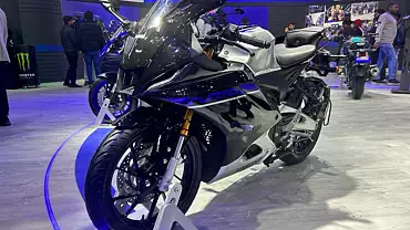 yamaha-r15-right-carbon-edition-rear-image
